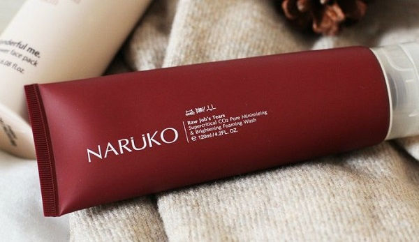 Sữa rửa mặt Ý nhĩ nhân đỏ Naruko Pore Minimizing & Brightening Foaming Wash