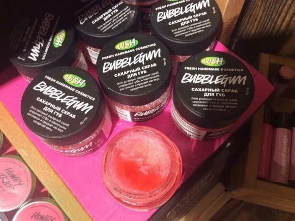 tẩy da chết môi lush