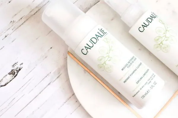 sữa rửa mặt bọt caudalie