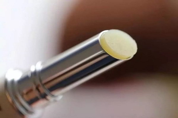 Review son dưỡng môi không màu DHC Medical Lip Cream