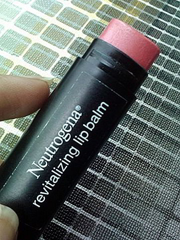 son dưỡng neutrogena revitalizing lip balm