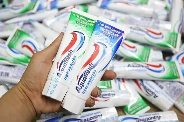 kem đánh răng aquafresh