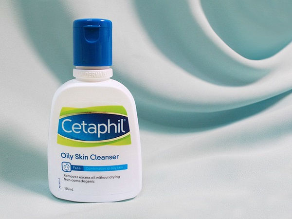 Sữa rửa mặt Cetaphil Oily Skin Cleanser cho da dầu texture