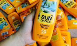 kem chống nắng sundance review