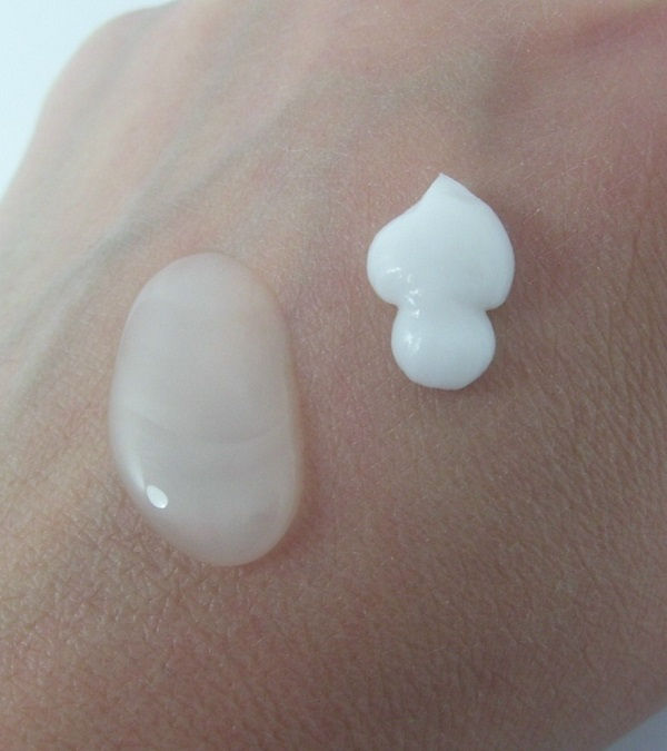 texture sữa rửa mặt Simple Kind To Skin Moisturising Facial Wash cho da khô, da thường