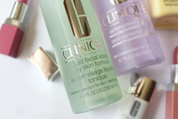 sữa rửa mặt clinique