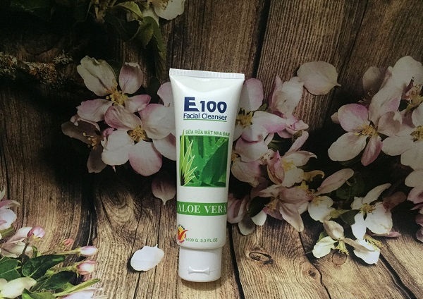 Sửa rửa mặt nha đam E100 Aloe Vera Facial Cleanser