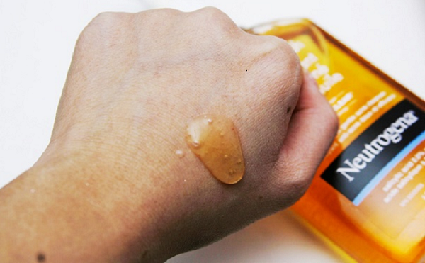 texture sữa rửa mặt neutrogena oil free acne wash