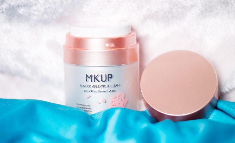 kem lười mkup real complexion cream